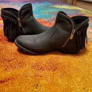 Dark gray booties with fringe detailing